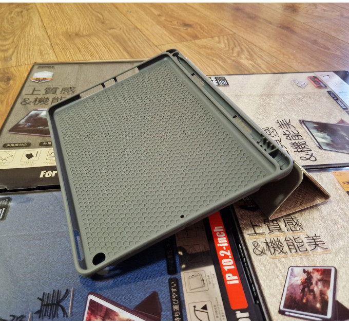 Чохол REMAX Chan Series Leather Case PT-10 for all iPad 10.2“ (2019-2022) бежевий + відсік для стілусу