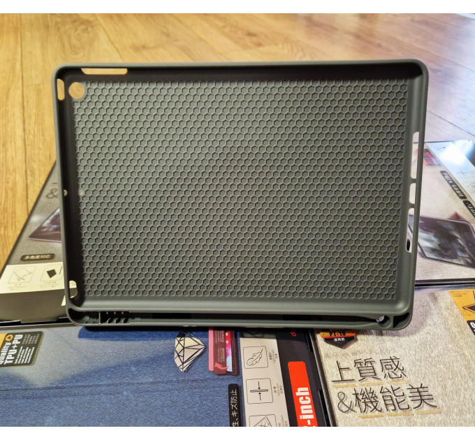 Чохол REMAX Chan Series Leather Case PT-10 for all iPad 10.2“ (2019-2022) бежевий + відсік для стілусу